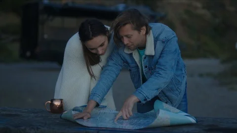 Friends plan out route in a map, chill evening at west coast Stockbeeldmateriaal 127409725