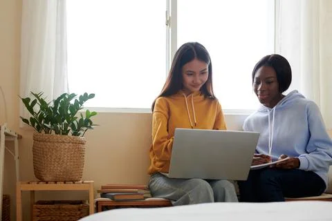 Friends Programming on Laptop 스톡 사진