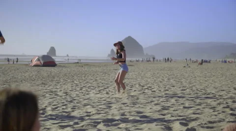 Friends run on beach Stock Footage 52553349