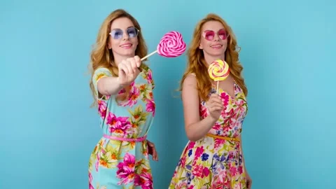 Friends sister dancing having fun, fashionable woman in floral dress excited rhy Vídeo Stock 245076315