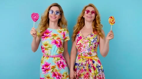 Friends sister dancing having fun, fashionable woman in floral dress excited rhy Vídeo Stock 245076328