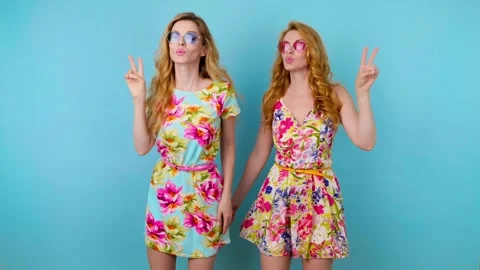 Friends sister dancing having fun, fashionable woman in floral dress excited rhy Vídeo Stock 245076408