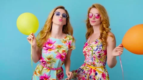 Friends sister dancing having fun, fashionable woman in floral dress excited rhy Vídeo Stock 245076486