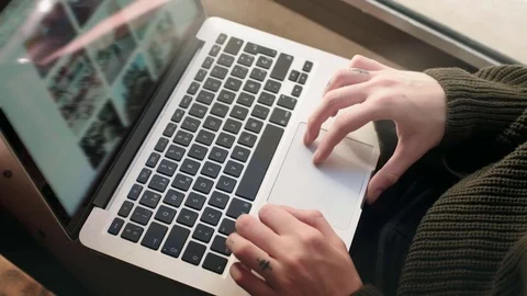 Friends spending time in cafe at midday Stock-Footage 82314902