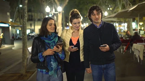 Friends walking in the city and using smartphones, steadycam shot Stock-Footage 62887631