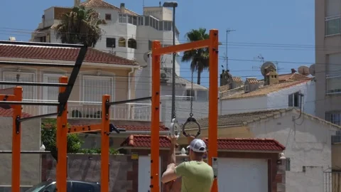 Friends working out on bars and gymnastic rings Stock-Footage 319427308