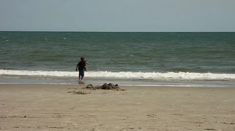 FriendsInWater.mp4 動画素材 11024471