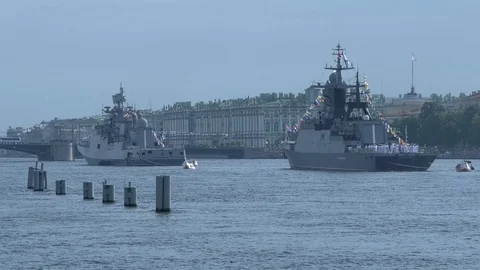 Frigates of the Russian Navy on the Neva River in St. Petersburg. Видео 104149065