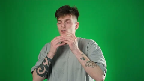 Frightened tattooed man afraid of something 库存影片 209132914