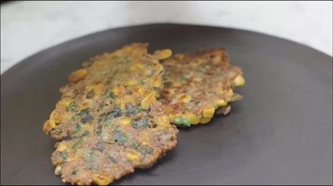 Fritters with tomato chutney Vidéo 65310786