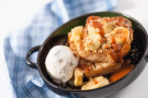 Frizzy crispy bread with Thai tea caramel Stock Photos