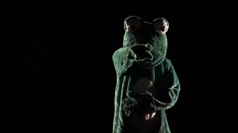 Frog man dancing 5 Vídeos de archivo 89627891