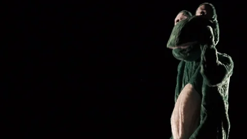 Frog man dancing Vídeos de archivo 89632360