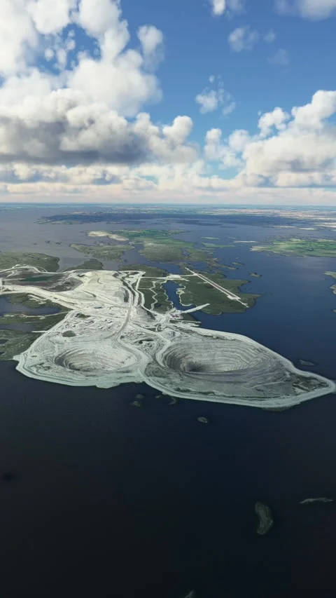 Front Aerial View Flying over Diavik Diamond Mine Northwest Territories. Canada 스톡 동영상 284489916