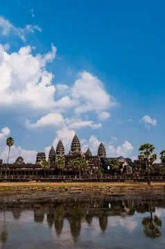 Front of Angkor Wat with reflection in water Foto stock