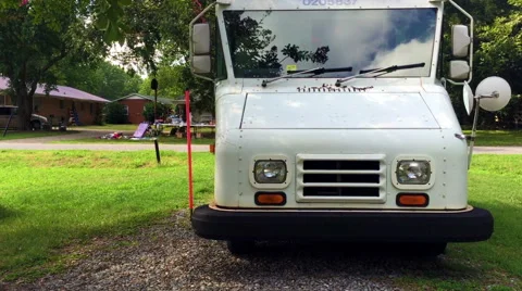 Front of a Broken Down USPS Mail Truck Vídeos de archivo 66005708