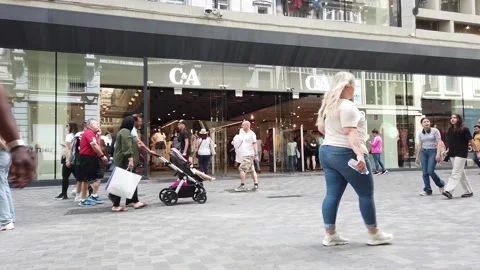 In front of C&amp;A 스톡 동영상 199249555