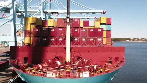 Front of a cargo ship with containers Video stock 171589457