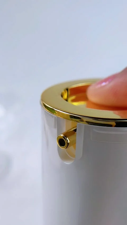 Front close up of a finger pressing and pumping the cap of a beauty product.. Stock Footage 338080924