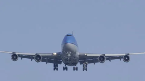 Front up close up view of Jumbo 747 landing in slow motion Stock Footage 42689721