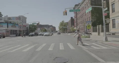 Front driving plate - Webster Avenue at E 118th St, Bronx 스톡 동영상 251748316
