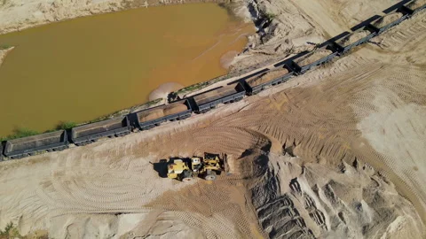 Front-end loader loading sand it to the freight train. 動画素材 156617062
