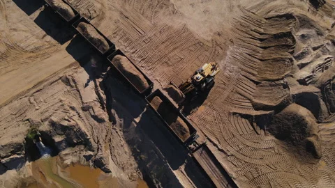 Front-end loader loading sand it to the freight train. Stock-Footage 156622572