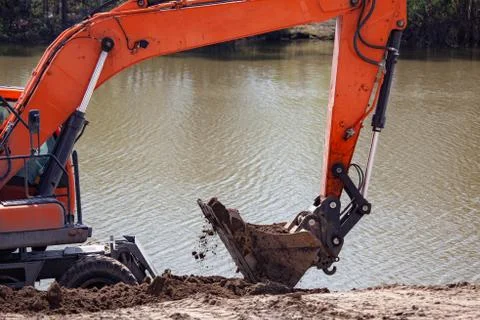 Front end loader machine digging the earth Foto stock