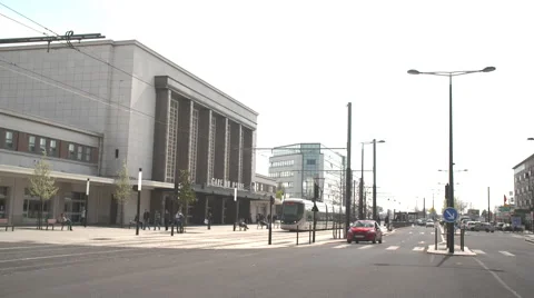 Front entrance to the main railway station in Le Havre 스톡 동영상 68704553