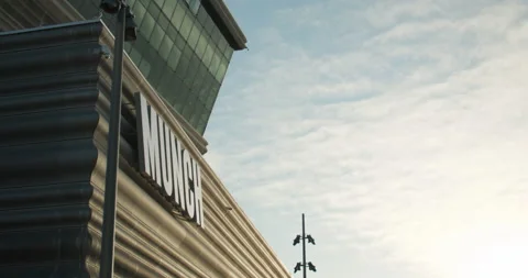 Front facade of the Edvard Munch museum in bright daylight - handheld Stockbeeldmateriaal 162010589