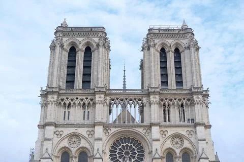 Front facade of Notre Dame de Paris on blue sky background. Traveling to Europe Stock-Fotos