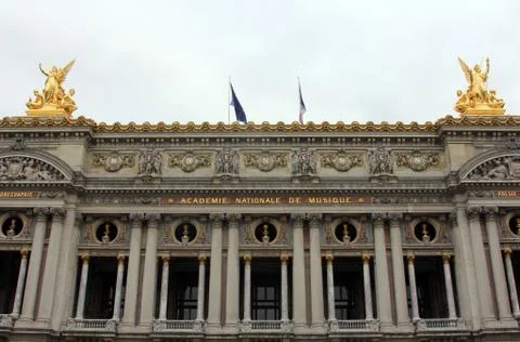 Front Facade of Opera National de Paris 스톡 사진