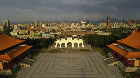 Front gate of Chiang Kai Shek Memorial hall in Taipei City, Taiwan.  Stock Footage 133186187