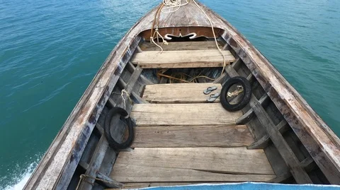 Front Haul of Thai Long Tail Boat as it goes through the Gulf of Thailand Video stock 127311533
