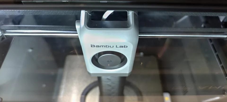 Front Housing Assembly on a Bambu Lab 3D printer 库存照片