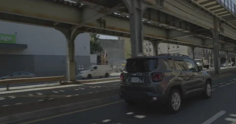 Front left driving plate - Atlantic Avenue at Kingston Avenue, Brooklyn 스톡 동영상 254400723