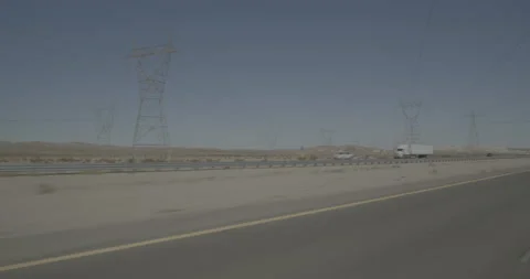 Front left driving plate - Highway 15 at Mile 88, Yermo Vídeos de archivo 293787162