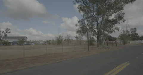 Front left driving plate - Montfort Avenue at Clay Station Road, Clay Vídeo Stock 293570100