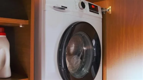 Front load washing machine fully stops after finishing cycle, drum no longer 库存影片 333478743