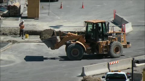 Front Loader hauls dirt at constuction site Stock Footage 20536787