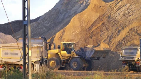 Front Loader Loading Sand on Dumper Trucks on Construction Site Video stock 139896238