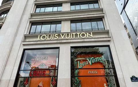 The front of a Louis Vuitton store with a large window. Stock Photos