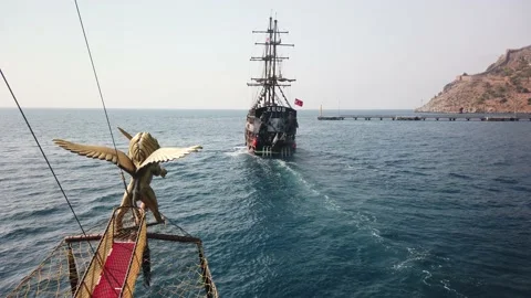 Front of an Old Pirate Ship Nose with a lion with wings on its nose Video stock 140818191