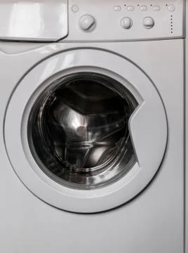 The front panel of the washing machine is white. 库存照片