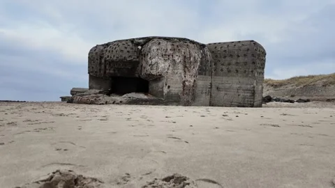 The front part of a WW2 bunker features a large opening for the gun. Vídeos de archivo 301539370