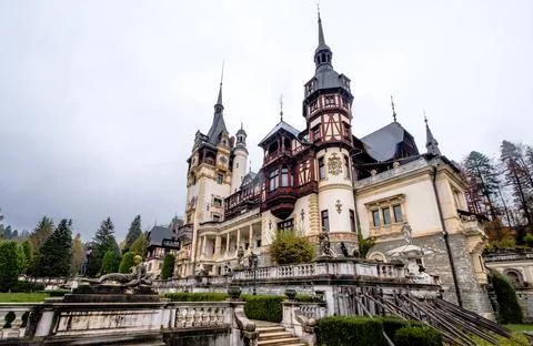 Front of Peles Castle Foto stock