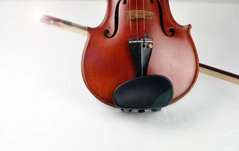 Front side of violin put in front of blurred bow,on background Foto stock