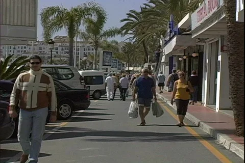 Front Street Shoppers Video stock 817690
