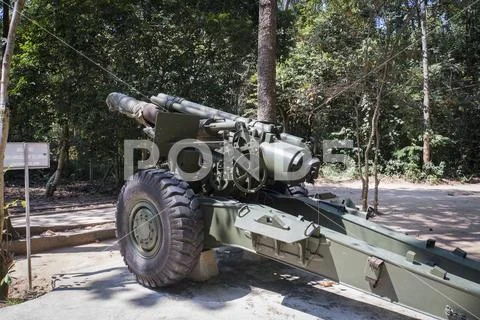 Front view of a 155mm Vietnam War artillery on display at Cu Chi Tunnels in S Stock Photos