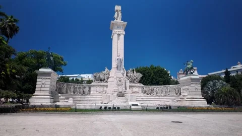 Front view of 1812 Constitution Monument, Plaza de Espana, Cadiz, Spain Vídeos de archivo 341624280